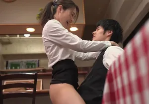 Cậu trai trẻ chịch cô đồng nghiệp có chồng nhưng người chồng “yếu”