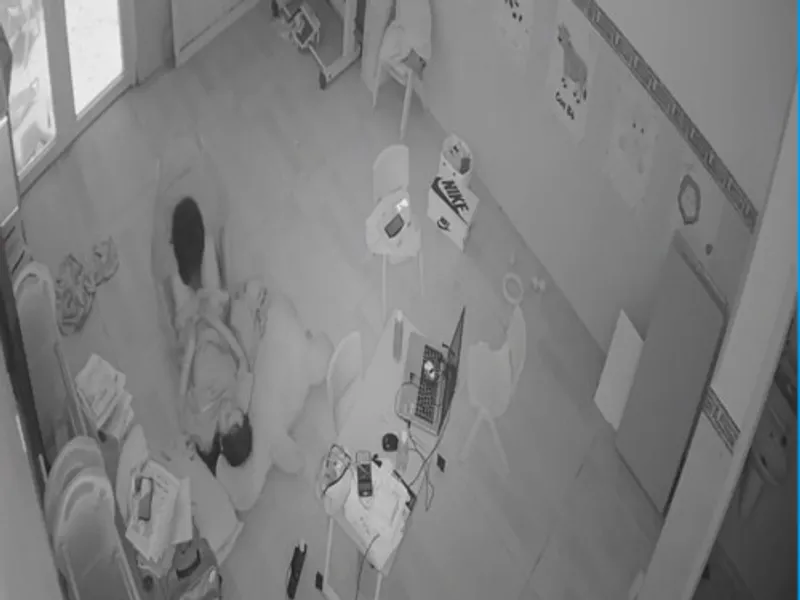 Lộ clip làm tình cùng gấu tại phòng khách