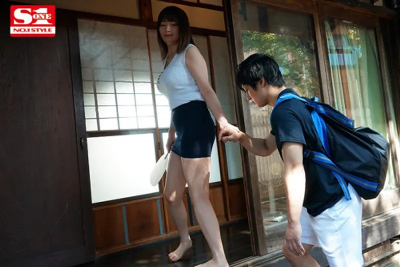 Anh chàng dâm đãng cây hàng khi nhìn trộm em họ cắm sừng với chồng