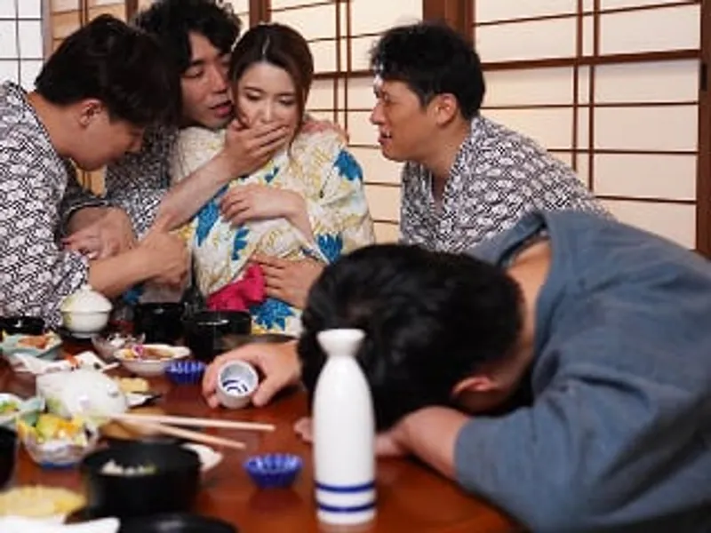 đưa bà xã đi suối nước nóng, chồng yêu không biết bà xã bị người khác trả bài sấp mặt