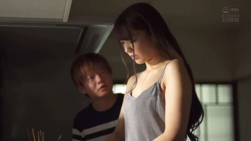 Bồ của chị gái nắc cô em vợ yêu đang buồn bã vì thất tình