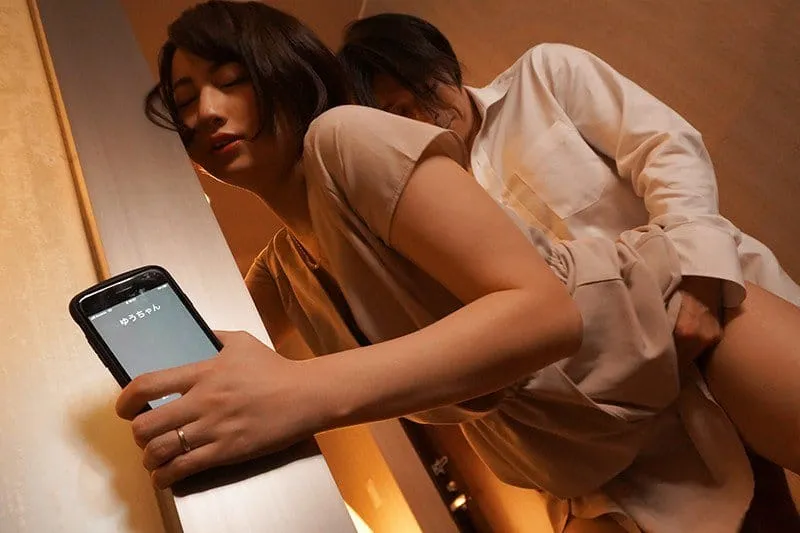 Vợ yêu đi họp lớp rồi quan hệ với nyc mặc cho chồng ở nhà chờ