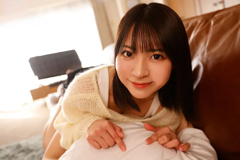 Chị gái lần đầu có anh yêu còn nhiều ngỡ ngàng nên mượn của quý thằng em tập trước